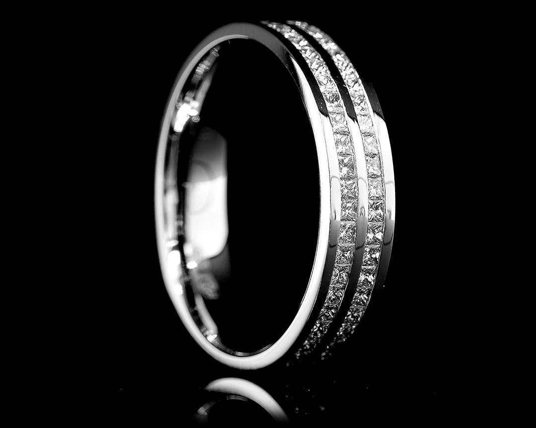 Obrączka z diamentami Princess oprawionymi w dwóch rzędach kanałowo wykonana na zamówienie