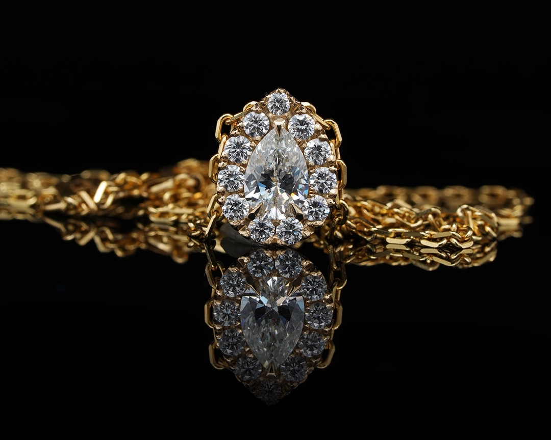 Naszyjnik z naturalnym diamentem w kształcie gruszki