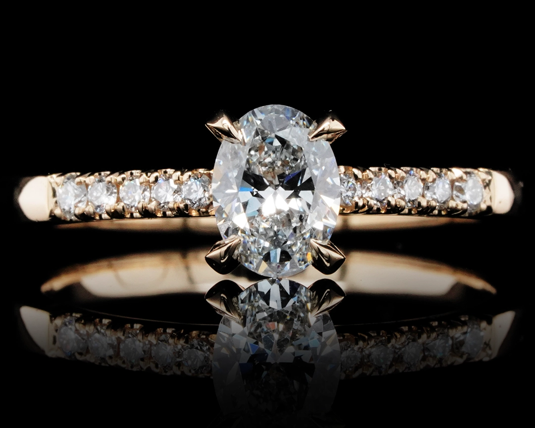 Pierścionek z diamentem owalnym 0.4 ct