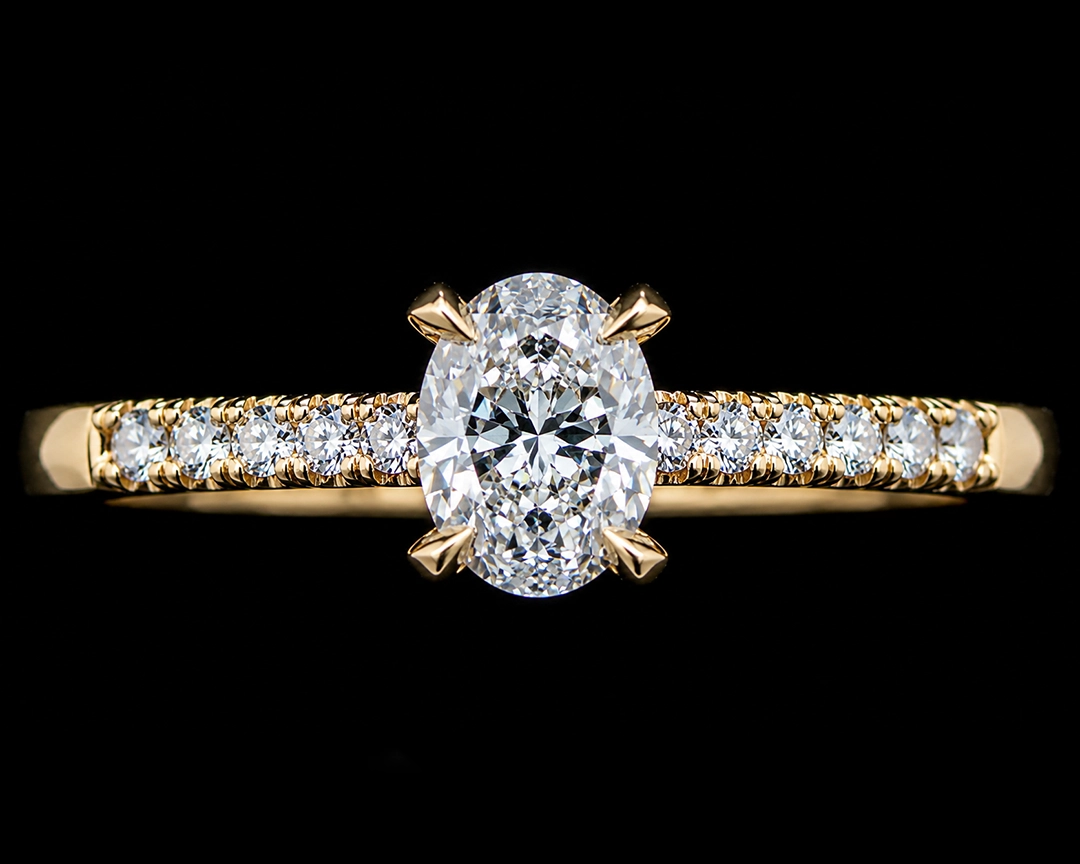 Pierścionek z diamentem owalnym 0.4 ct