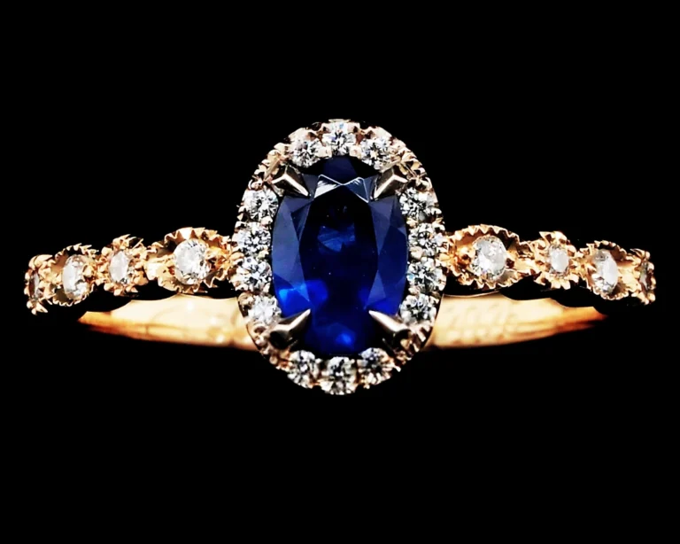 Pierścionek Art Deco z szafirem i diamentami