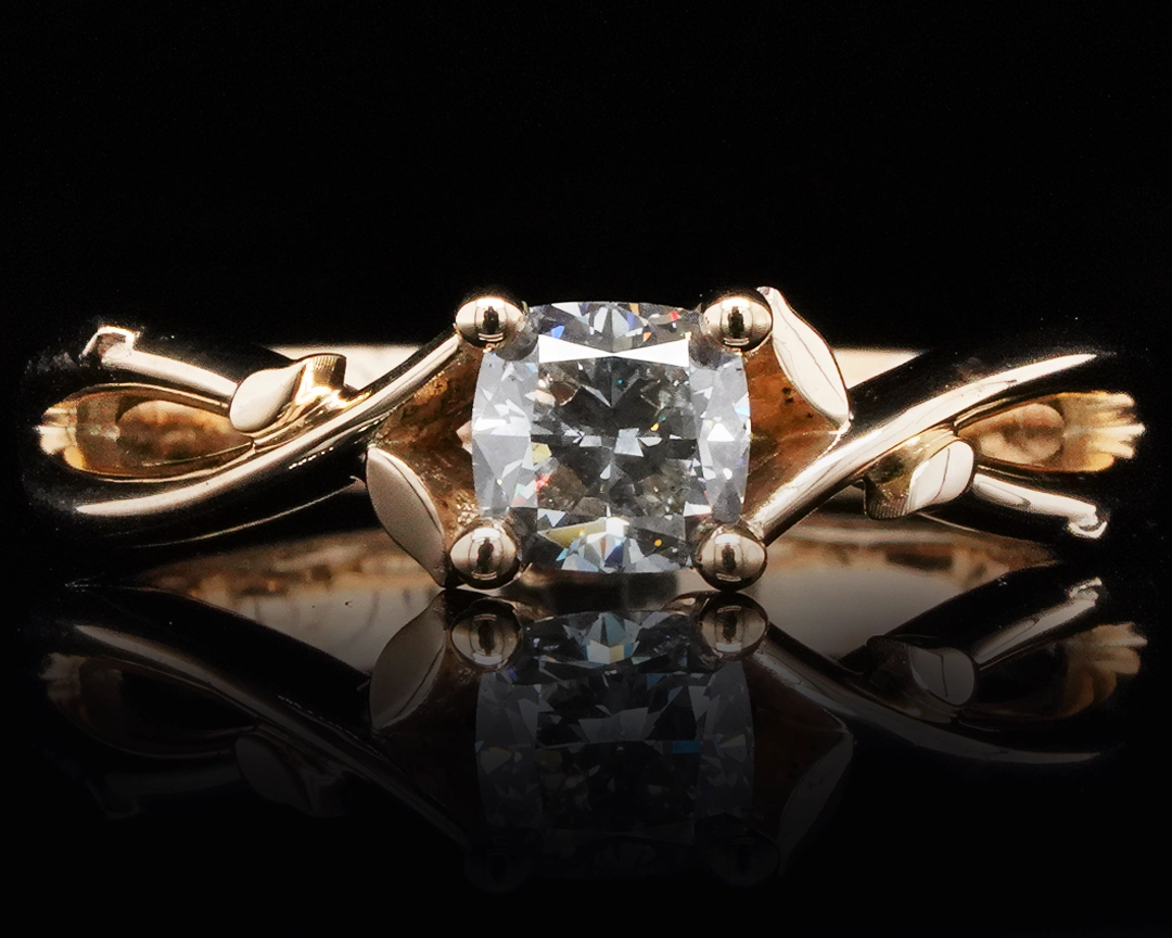 Pierścionek zaręczynowy z diamentem cushion 0.5 ct