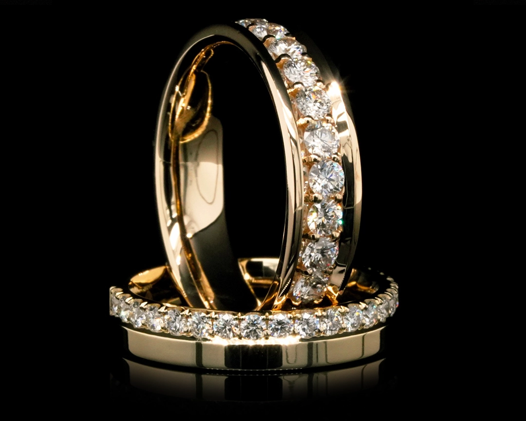 Złote obraczki z diamentami