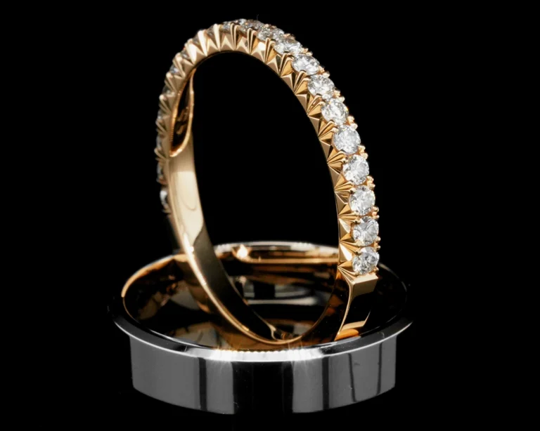 Złota para obrączek z białego i żółtego złota z diamentami VS