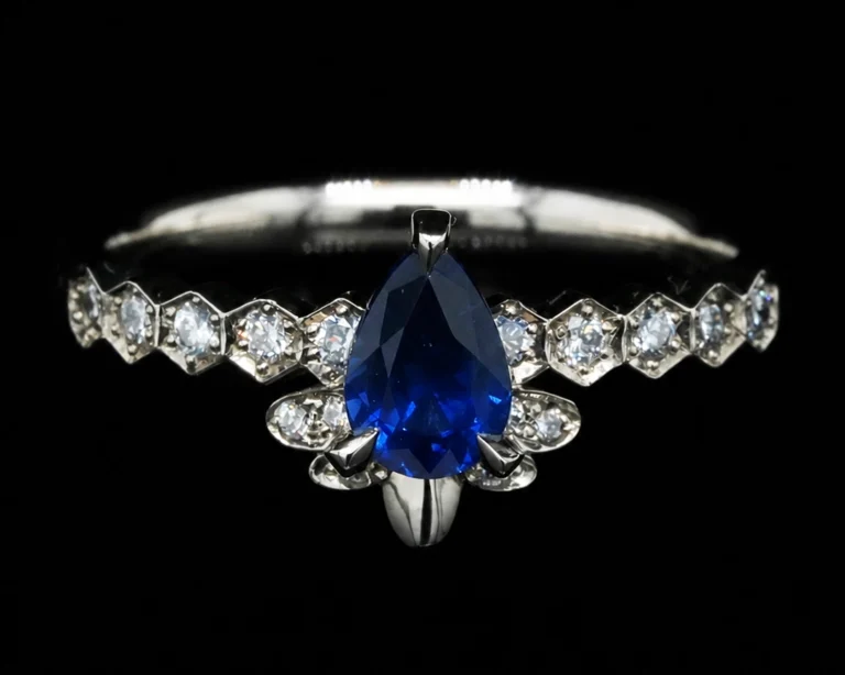 Pierścionek w motywie pszczółki z szafirem royal blue