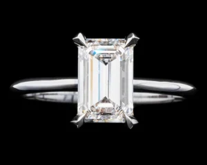 Pierścionek z diamentem w szlifie szmaragdowym 1.5 ct