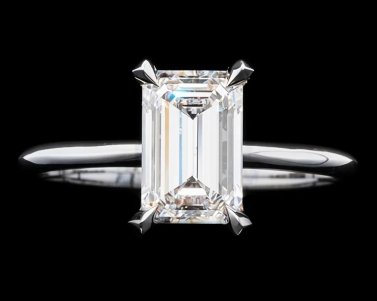 Pierścionek z diamentem w szlifie szmaragdowym 1.5 ct